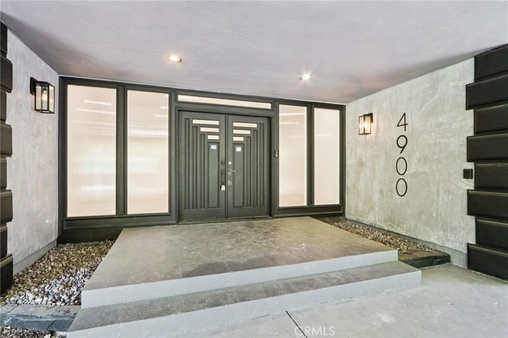 4900 Queen Victoria, Woodland Hills, CA 91364