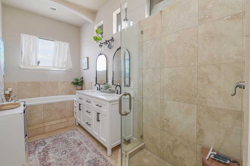 Image 10 of property listing at 1506 W 23rd Street B, Houston, TX 77008