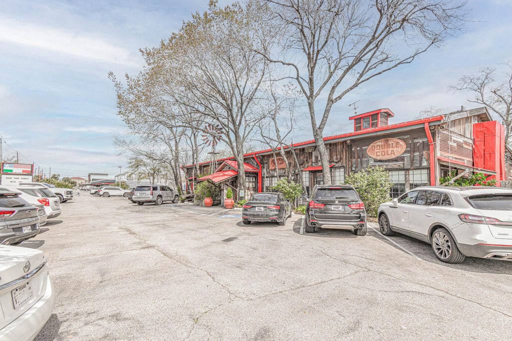 Image 21 of property listing at 1506 W 23rd Street B, Houston, TX 77008