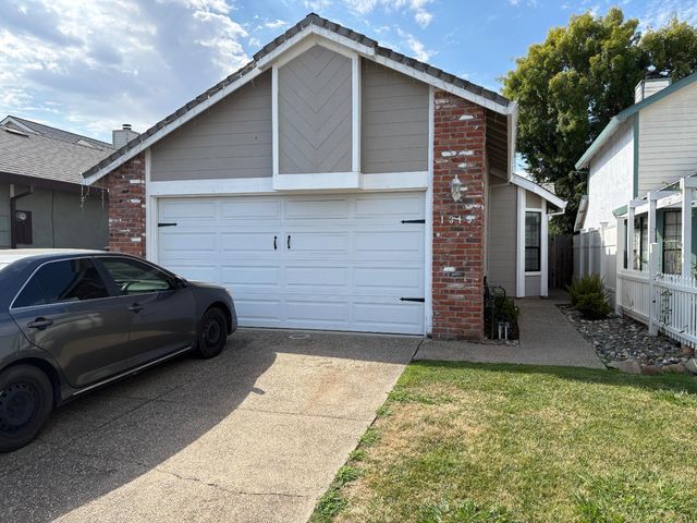 1315 Hidalgo Cir, Roseville, CA 95747