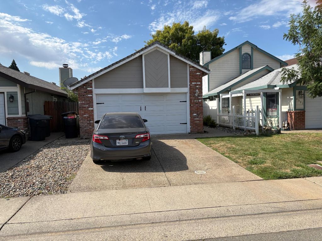 1315 Hidalgo Cir, Roseville, CA 95747