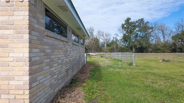 103 County Road 313, Sweeny, TX 77480