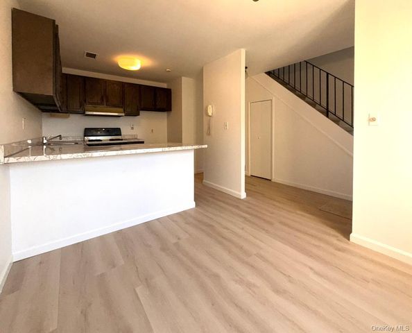 2202 Mulberry Court, Poughkeepsie, NY 12603