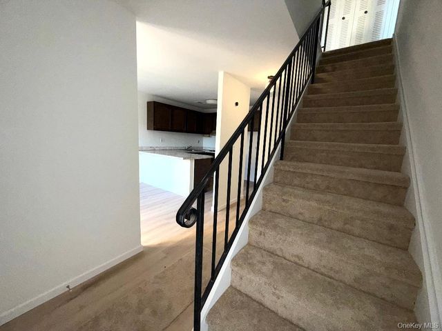 2202 Mulberry Court, Poughkeepsie, NY 12603