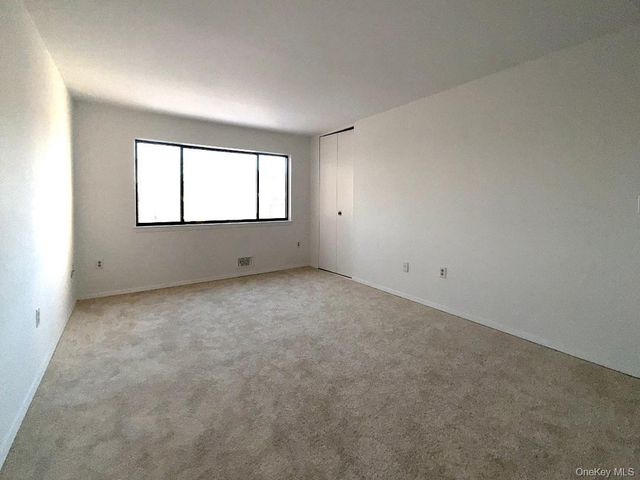 2202 Mulberry Court, Poughkeepsie, NY 12603