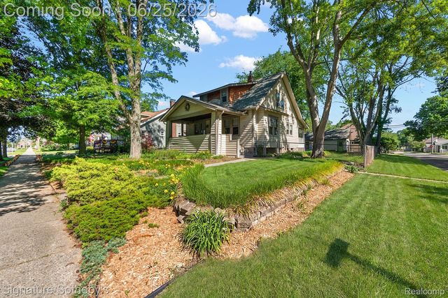 233 E Farnum Avenue, Royal Oak, MI 48067