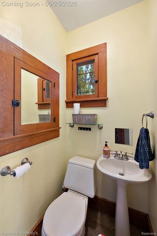 233 E Farnum Avenue, Royal Oak, MI 48067
