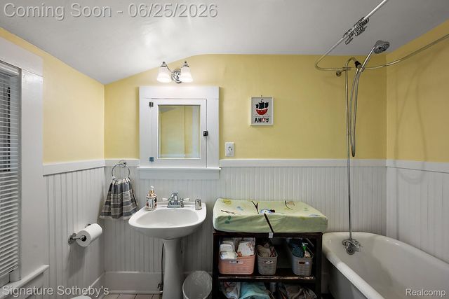 233 E Farnum Avenue, Royal Oak, MI 48067