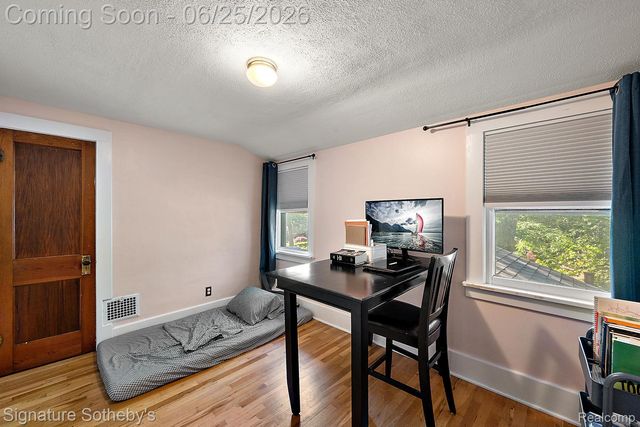 233 E Farnum Avenue, Royal Oak, MI 48067