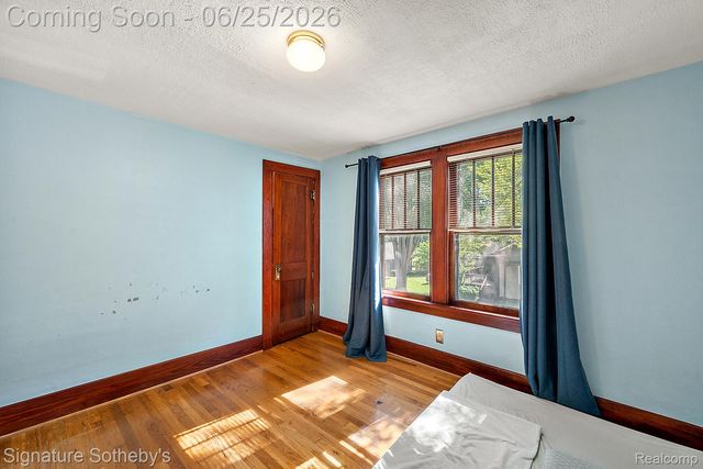 233 E Farnum Avenue, Royal Oak, MI 48067
