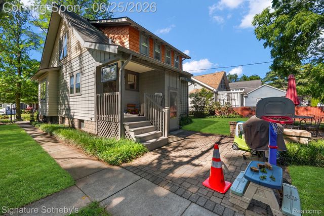 233 E Farnum Avenue, Royal Oak, MI 48067