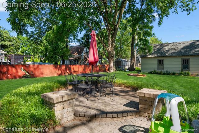 233 E Farnum Avenue, Royal Oak, MI 48067