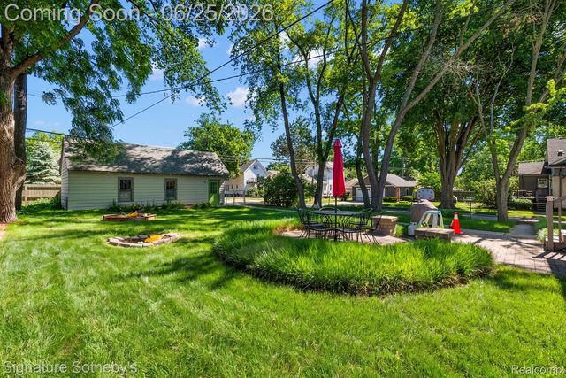233 E Farnum Avenue, Royal Oak, MI 48067