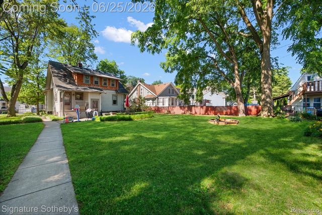 233 E Farnum Avenue, Royal Oak, MI 48067