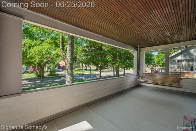 233 E Farnum Avenue, Royal Oak, MI 48067