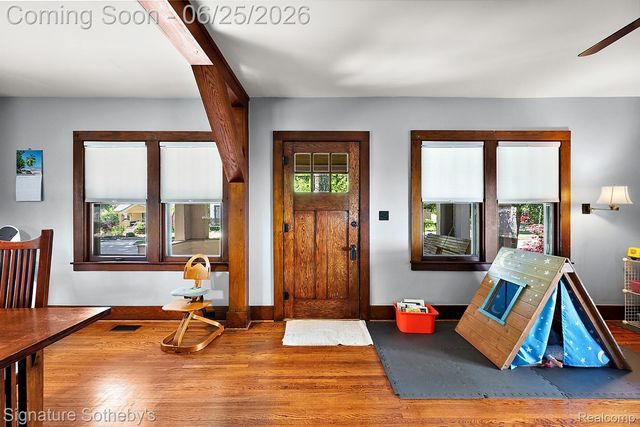 233 E Farnum Avenue, Royal Oak, MI 48067