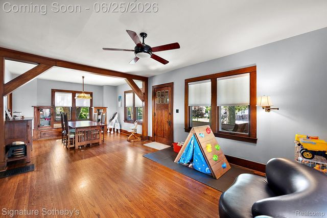 233 E Farnum Avenue, Royal Oak, MI 48067