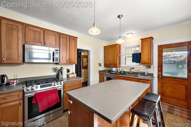 233 E Farnum Avenue, Royal Oak, MI 48067