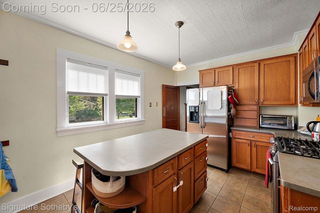 233 E Farnum Avenue, Royal Oak, MI 48067