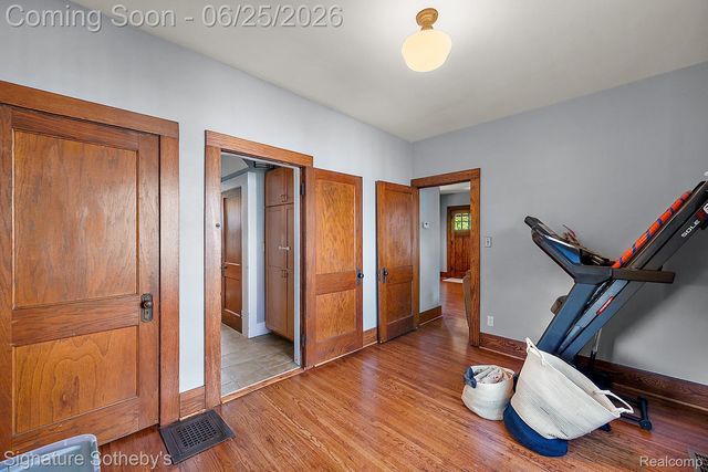 233 E Farnum Avenue, Royal Oak, MI 48067
