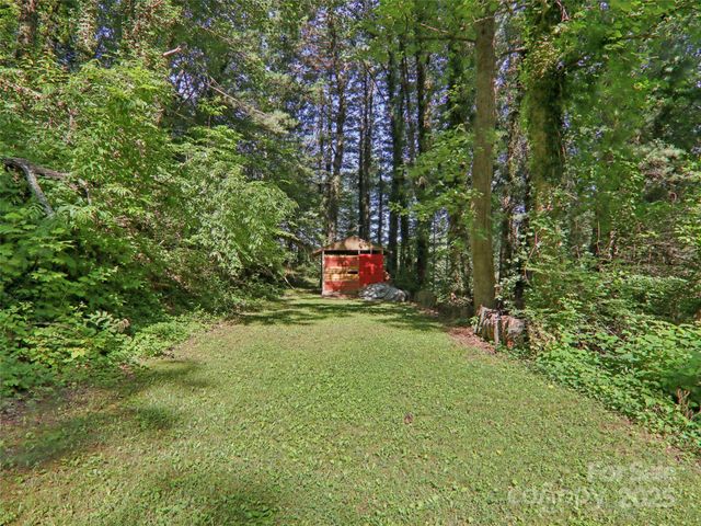 32 Saunooke Road, Asheville, NC 28805