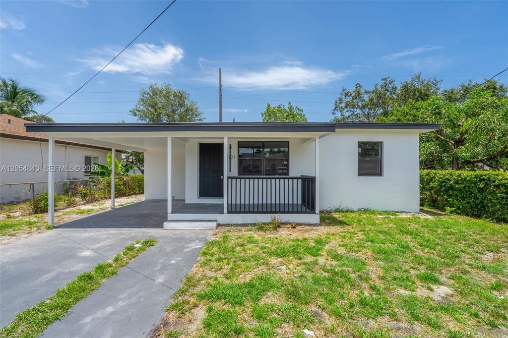 2121 NW 86th Ter, Miami, FL 33147