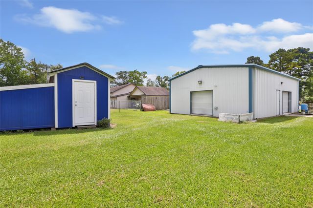275 Commerce Lane, Highlands, TX 77562