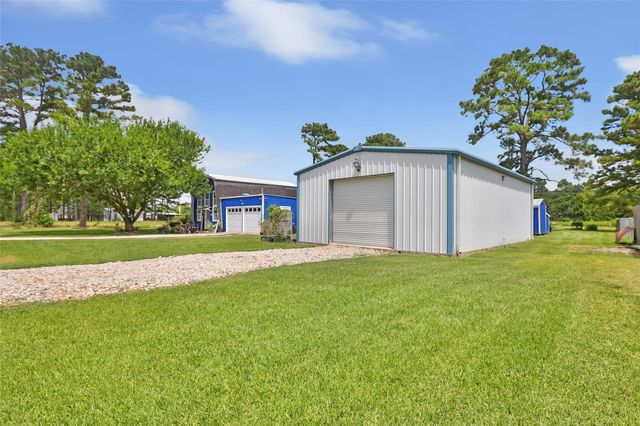 275 Commerce Lane, Highlands, TX 77562