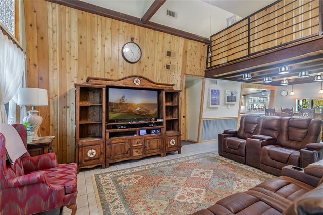 275 Commerce Lane, Highlands, TX 77562