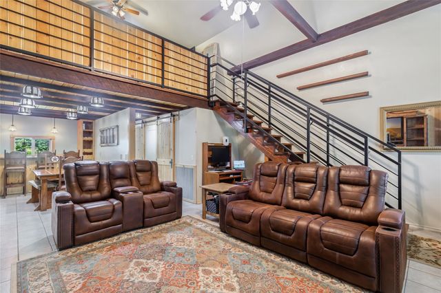 275 Commerce Lane, Highlands, TX 77562