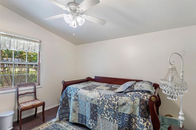 275 Commerce Lane, Highlands, TX 77562