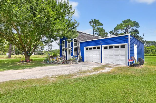 275 Commerce Lane, Highlands, TX 77562