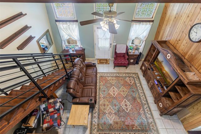 275 Commerce Lane, Highlands, TX 77562