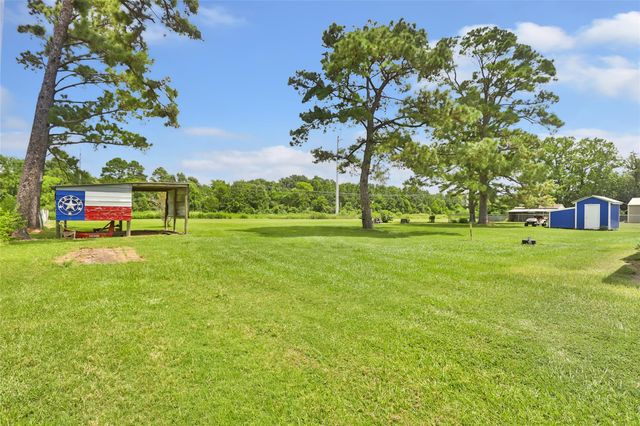 275 Commerce Lane, Highlands, TX 77562