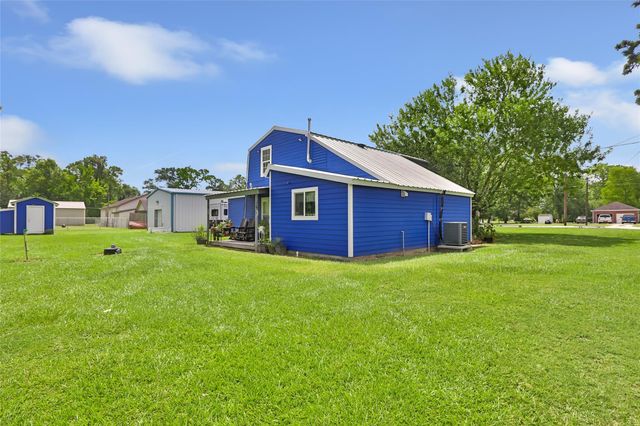 275 Commerce Lane, Highlands, TX 77562