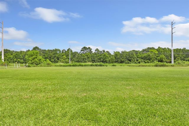 275 Commerce Lane, Highlands, TX 77562