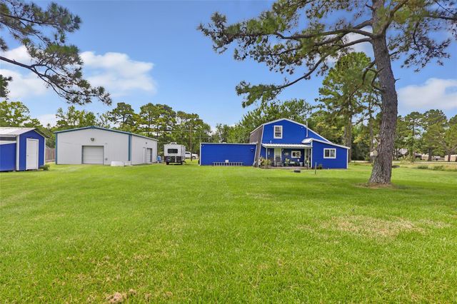275 Commerce Lane, Highlands, TX 77562