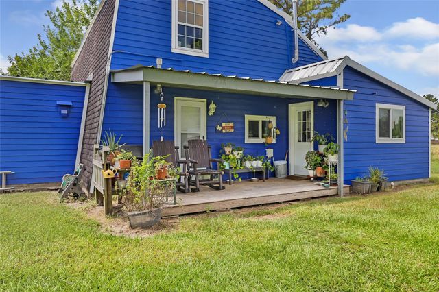275 Commerce Lane, Highlands, TX 77562
