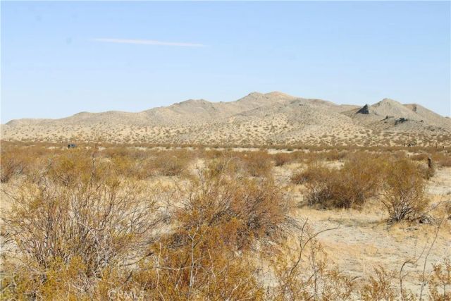 19 Lessing, Adelanto, CA 92301