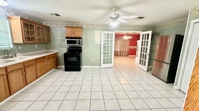 310 Lark Dr, Lockport, LA 70374