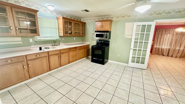 310 Lark Dr, Lockport, LA 70374