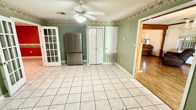 310 Lark Dr, Lockport, LA 70374