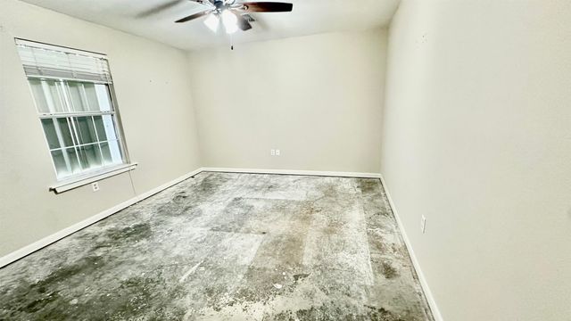 310 Lark Dr, Lockport, LA 70374