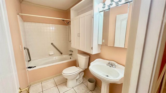 310 Lark Dr, Lockport, LA 70374