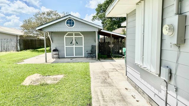 310 Lark Dr, Lockport, LA 70374