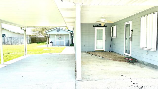310 Lark Dr, Lockport, LA 70374