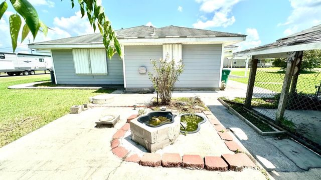 310 Lark Dr, Lockport, LA 70374