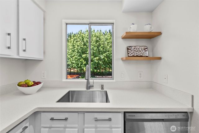 22938 SE 280th Place, Maple Valley, WA 98038