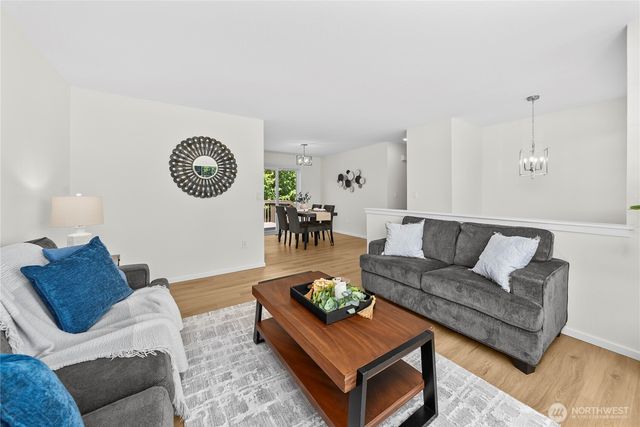 22938 SE 280th Place, Maple Valley, WA 98038