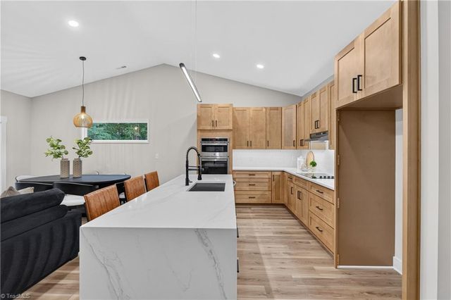 105 Bridlewood Avenue, High Point, NC 27265